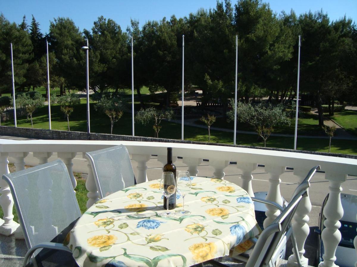 Apartman Carmen Crveni Vrh Exterior photo